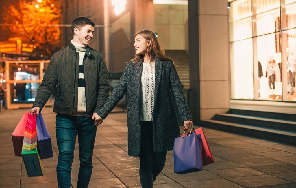 Shopping of teens couple